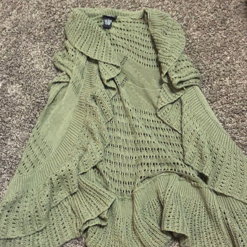 Short sleeve sweater